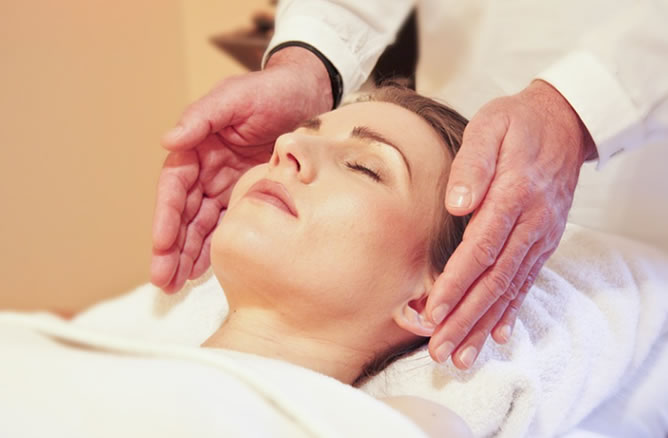 Reiki: O que é e como usar? seus benefícios de cura.